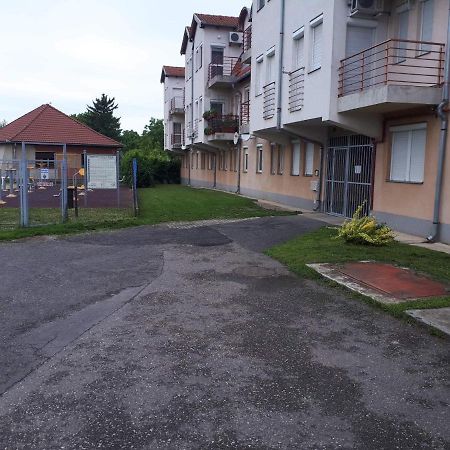 Gabrielle Apartman ハイデゥソボスロー エクステリア 写真