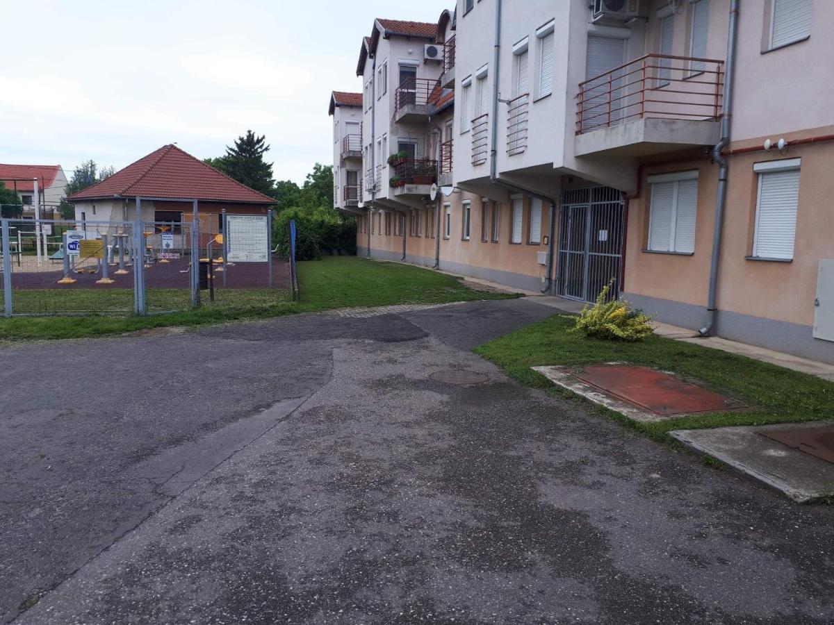 Gabrielle Apartman ハイデゥソボスロー エクステリア 写真