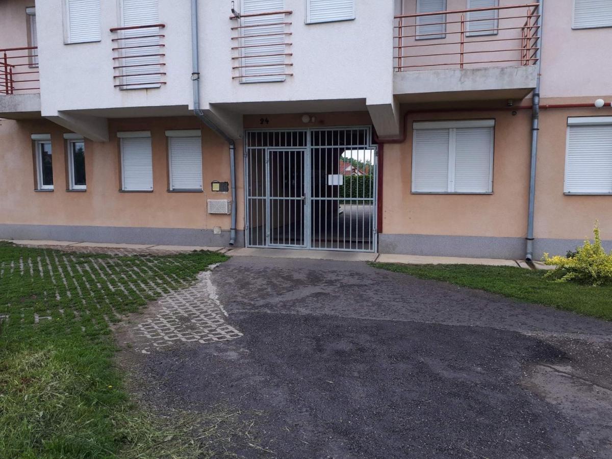 Gabrielle Apartman ハイデゥソボスロー エクステリア 写真